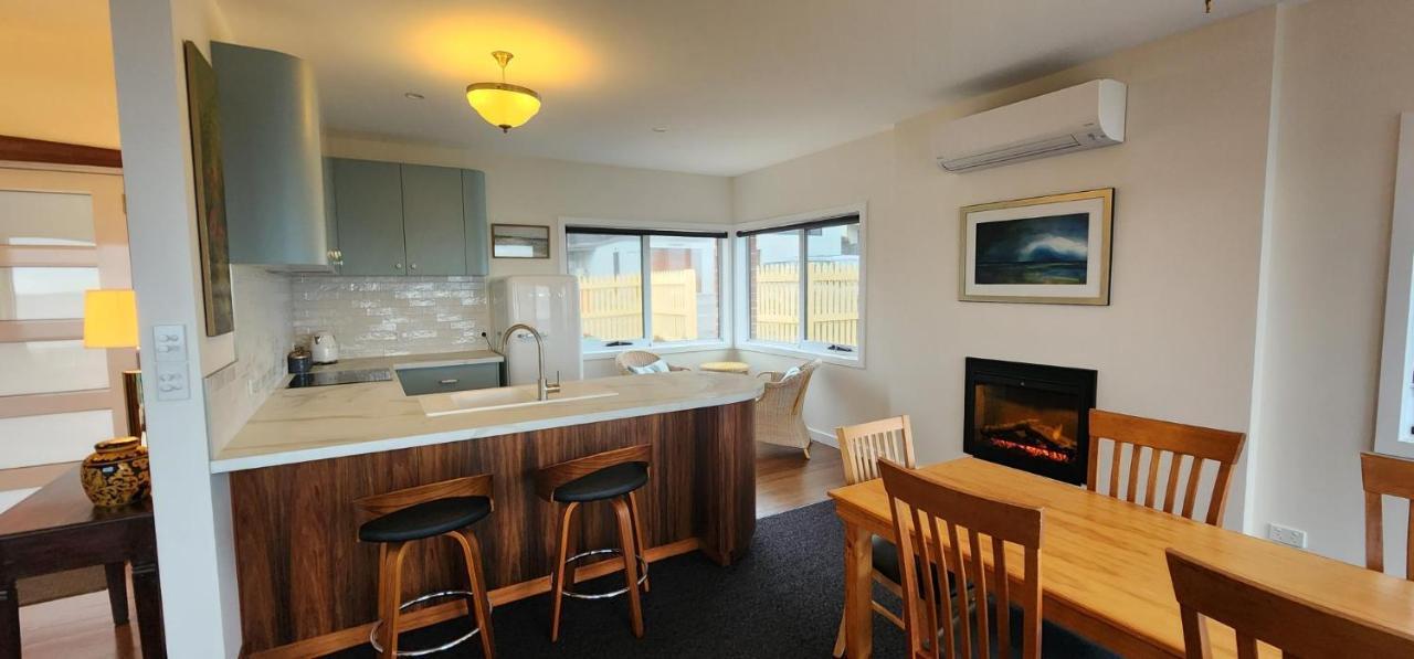 Stanley Village Waterfront Accommodation Экстерьер фото