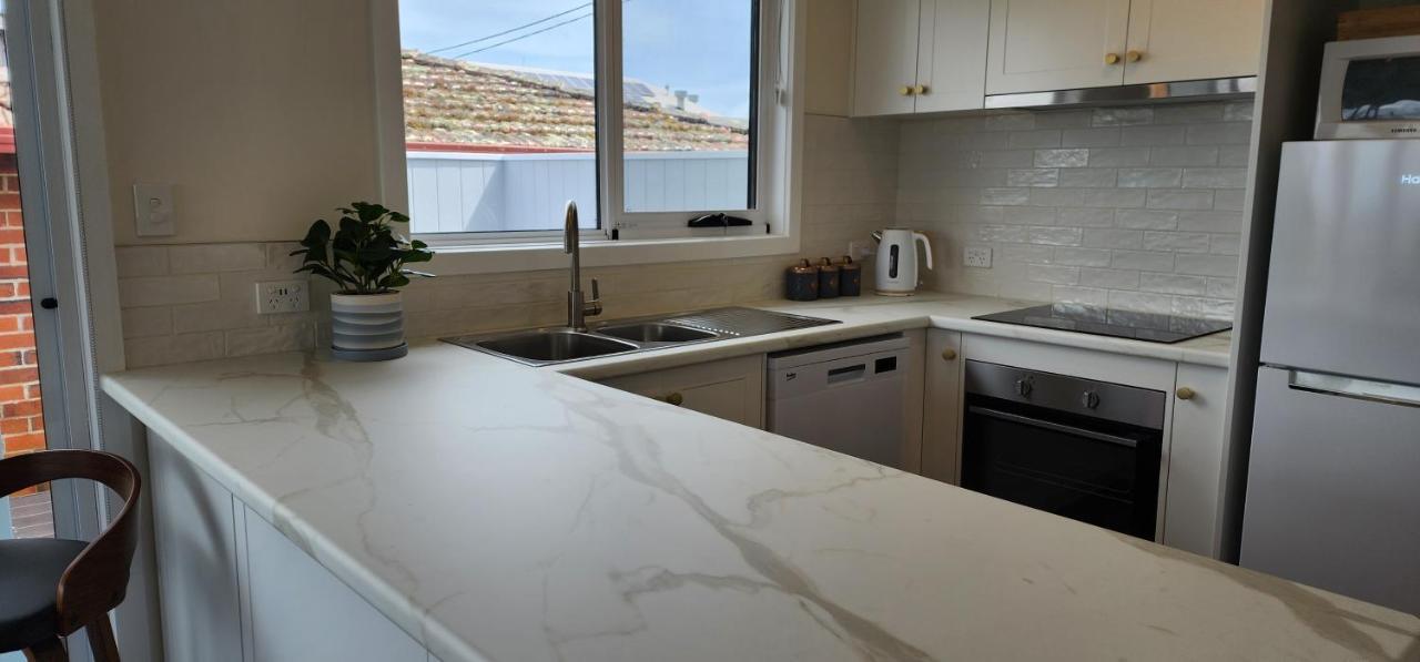 Stanley Village Waterfront Accommodation Экстерьер фото