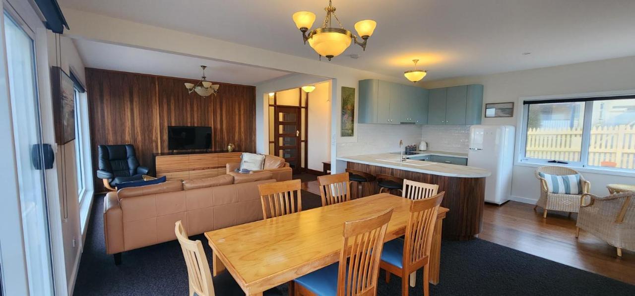 Stanley Village Waterfront Accommodation Экстерьер фото