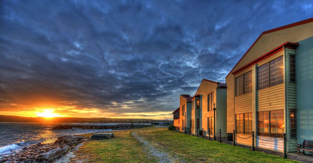 Stanley Village Waterfront Accommodation Экстерьер фото